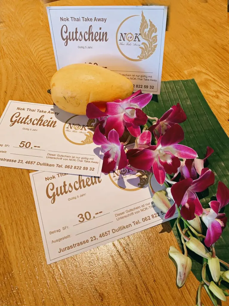 Nok Thai Take Away Dulliken - Deserrt Taro im Teig mit Glace